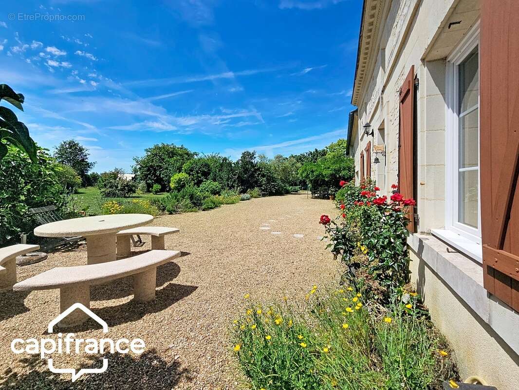 Maison en pierre de caractère 195 m² – 3 chambres – mezzanine – terrain 1 606 m² – Saint-Martin-de-Sanzay proche Saumur, Montreu - photo 14
