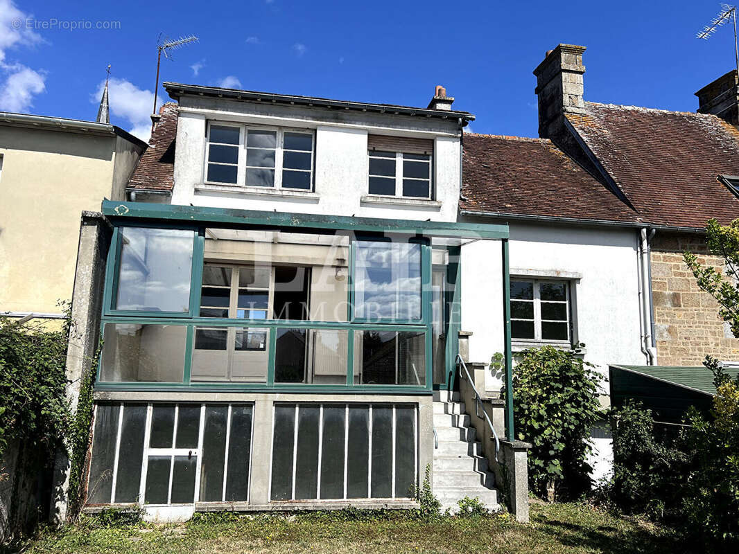 Maison de bourg en pierre, sur sous-sol  complet et jardin, Rânes. Réf : E15541 - photo 2