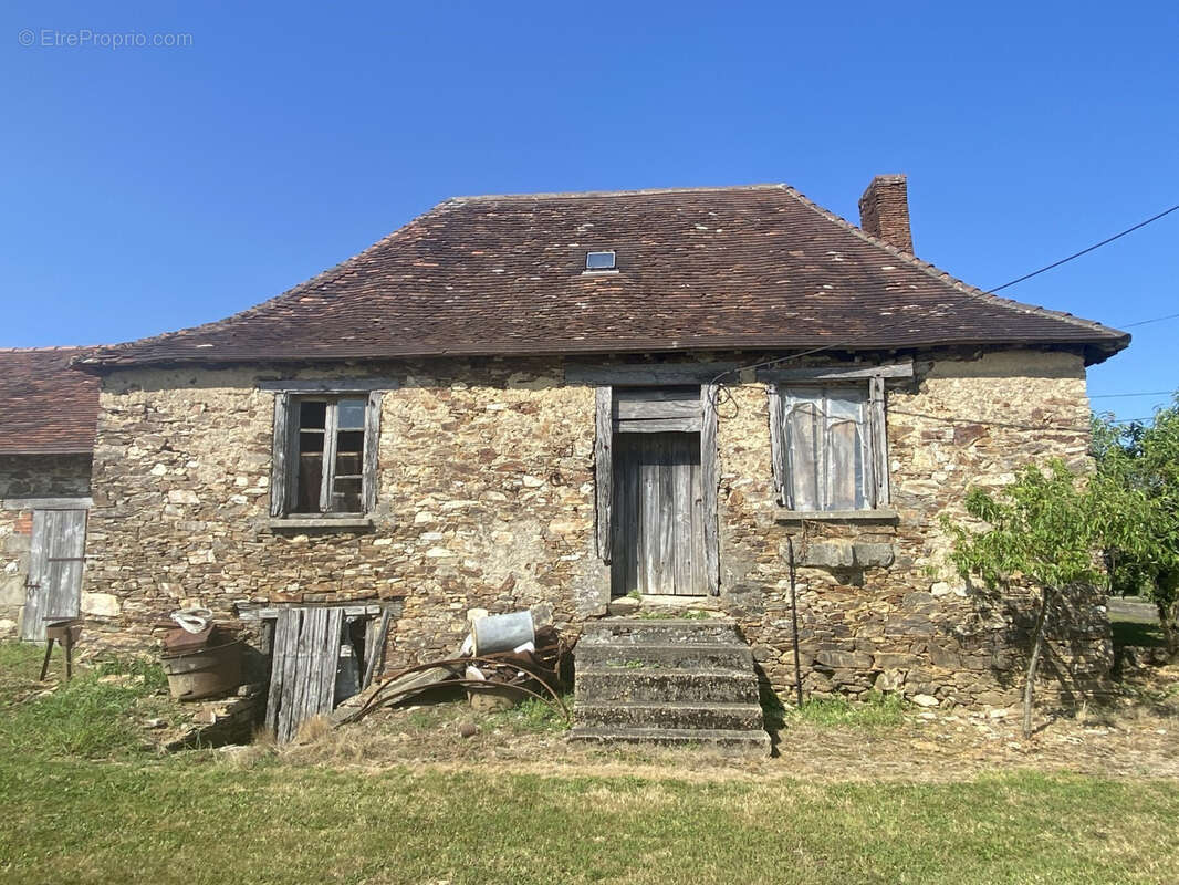 Maison à SAINT-CYR-LES-CHAMPAGNES