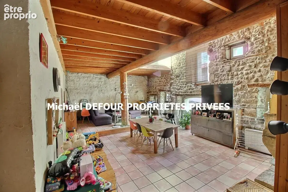 Bas-en-Basset 43210 Maison en pierre 177 m² 5 chambres - photo 2