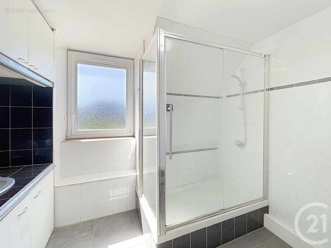 Maison 138 m² à Savigny-Le-Temple  - photo 12