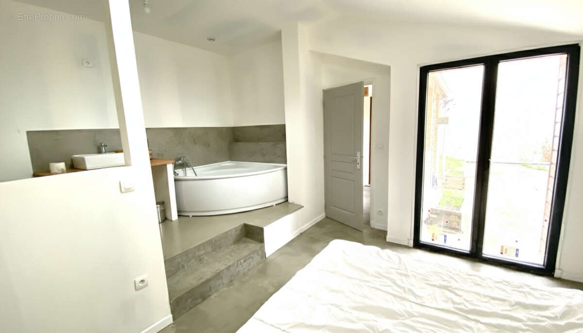 Maison à MONTEREAU-FAULT-YONNE