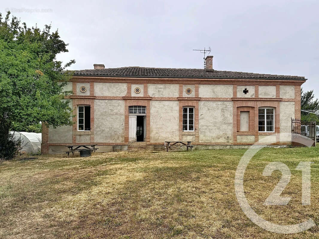 Maison 186 m² à Saint-Nauphary  - photo 2