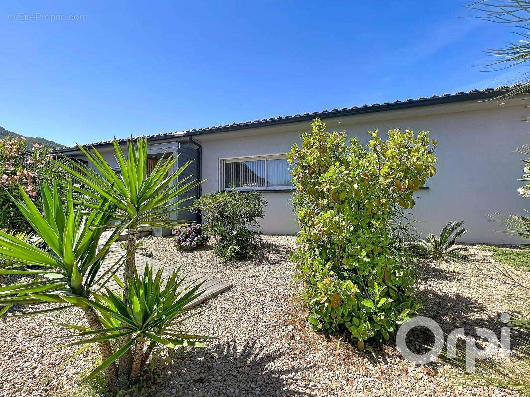 Villa 2 chambres avec piscine, dépendance, garage et atelier - photo 11