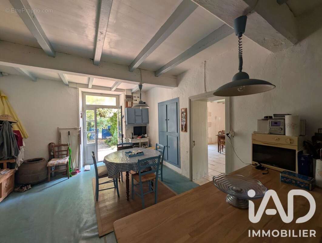 Maison 122 m² à Saint-Dizant-Du-Gua  - photo 5