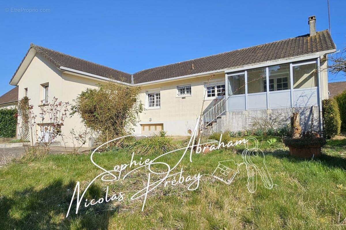 Maison à BAZOCHES-LES-GALLERANDES