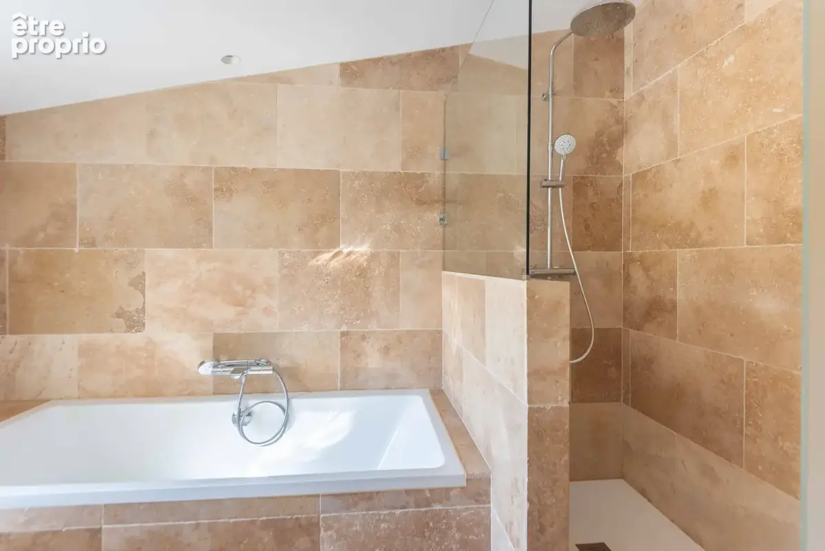 Propriete en pierre - 258 m2 + dependances - 4 ch - terrain de 9140 m2 - photo 18