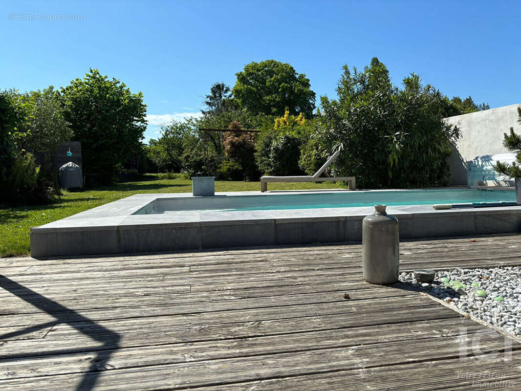 Maison à SAINTE-LUCE-SUR-LOIRE