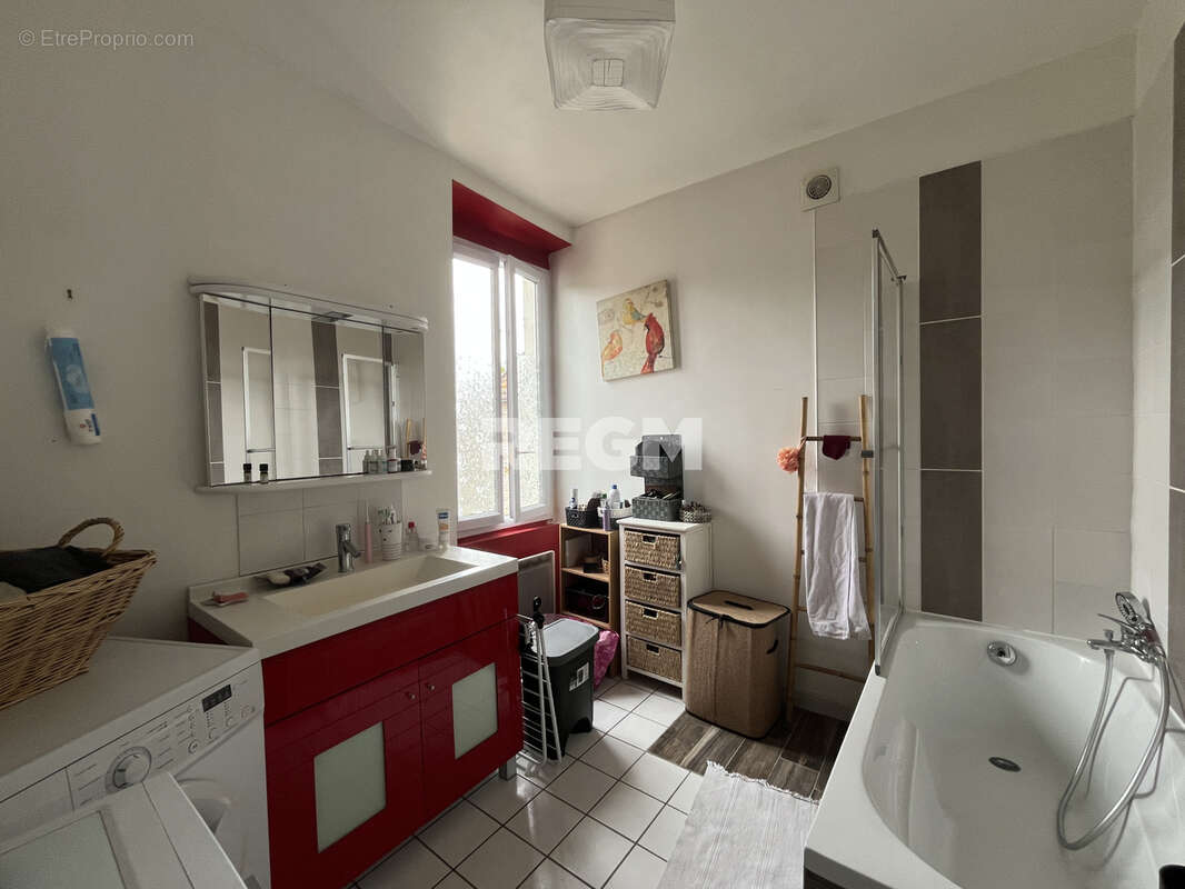 Maison à LA CHAPELLE-LA-REINE