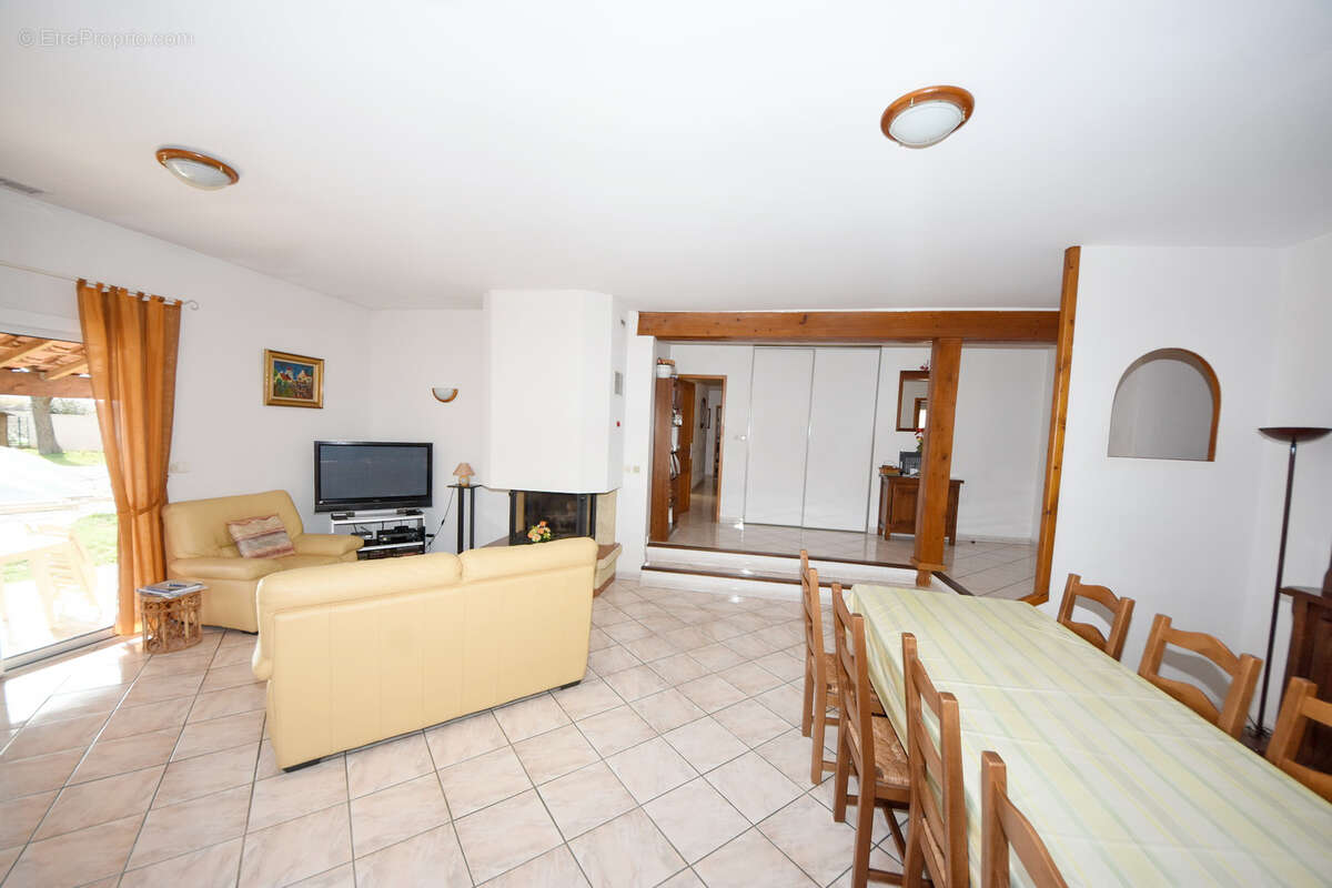Maison à COURSAN