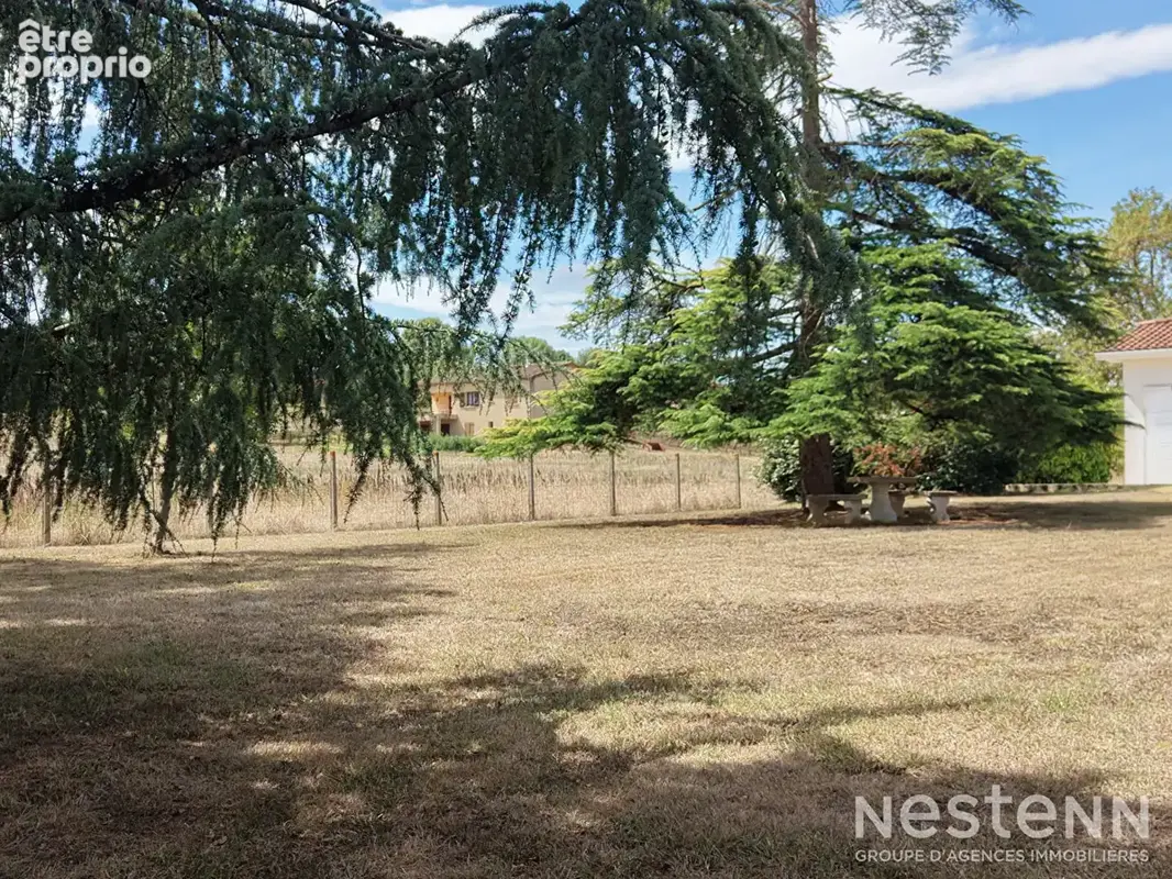 A Vendre Maison de plain-pied de 136 m² avec double garage sur terrain arboré d'environ 4 800 m² - photo 5