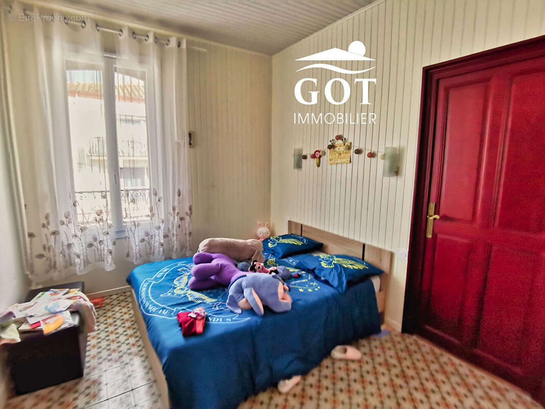 Maison à SAINT-LAURENT-DE-LA-SALANQUE