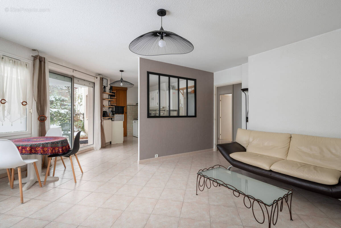 Appartement à MEYLAN