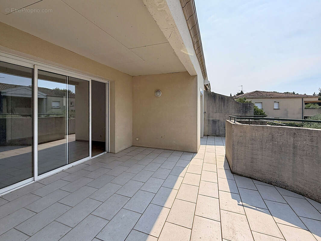 Appartement Villeneuve Les Avignon 3 pièce(s) 75.21 m2 TERRASSE + GARAGE - photo 2