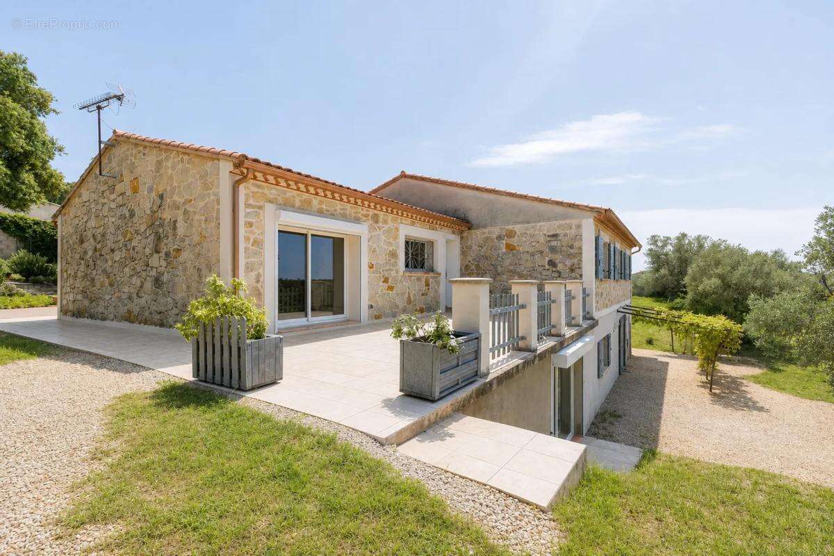 Maison familiale 6 pièces avec dépendance à Saint-Gilles - photo 2
