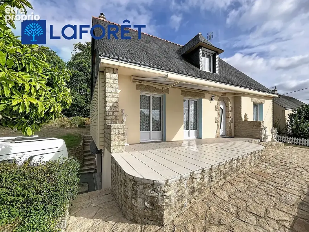 Photo Maison à Guern au prix de 325 500€