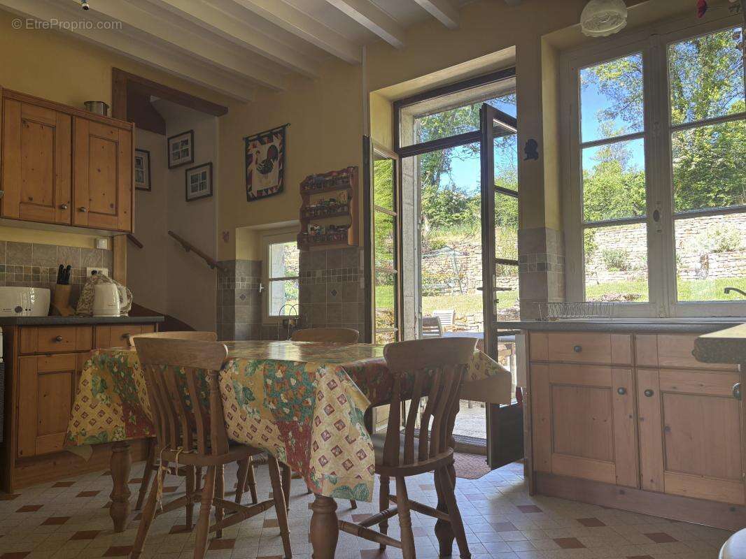 SEMUR EN AUXOIS 20min : maison de 144m², 5 chambres, grange, garage, cave, jardin. Prix 288 000€ - photo 10