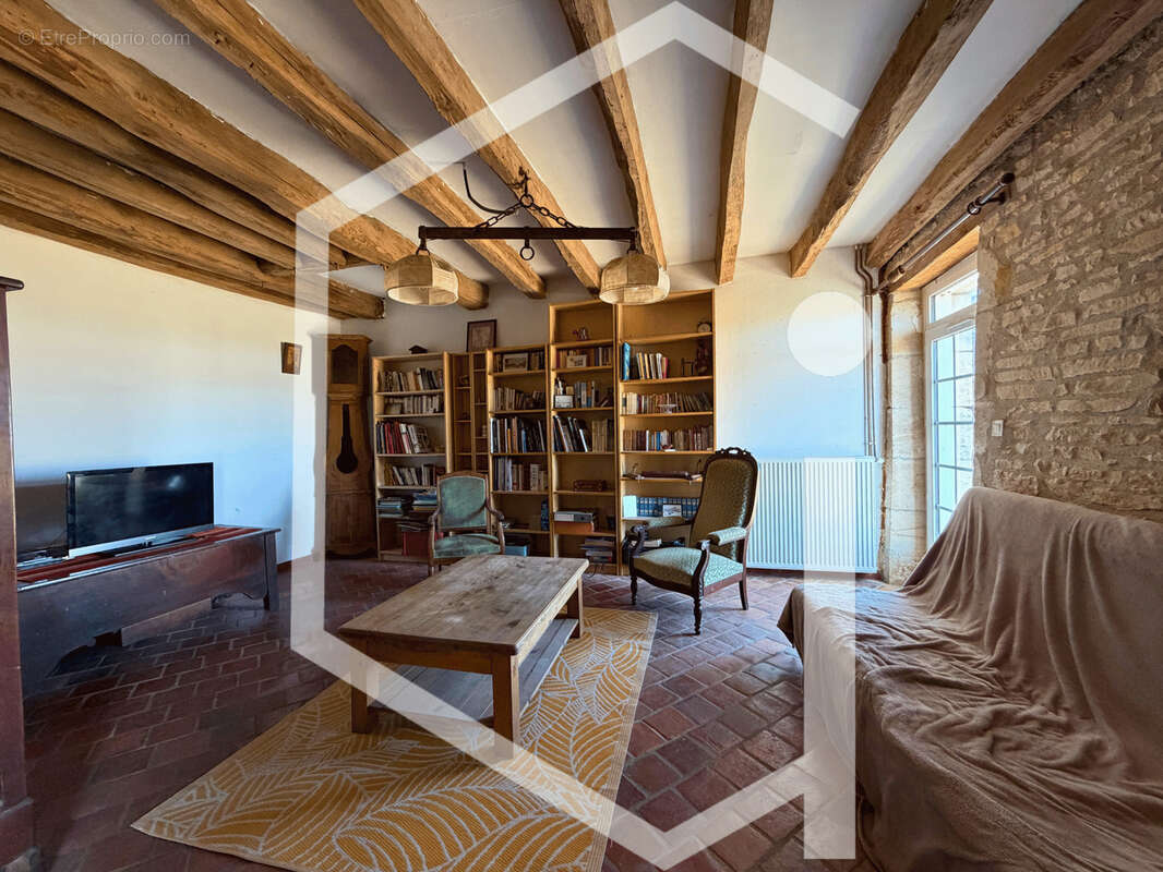 Maison de charme avec dépendances et terrain clos - photo 6