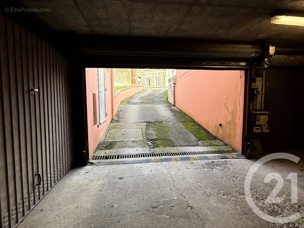 Parking à SAINT-QUENTIN