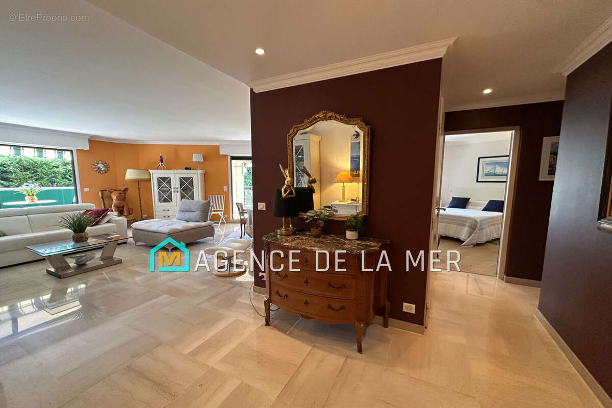 Appartement à MANDELIEU-LA-NAPOULE