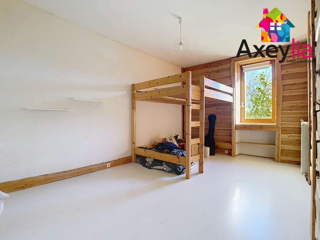 Maison à SAINT-BONNET-DES-QUARTS