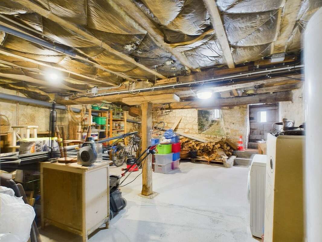 Maison à VILLEBOIS-LAVALETTE