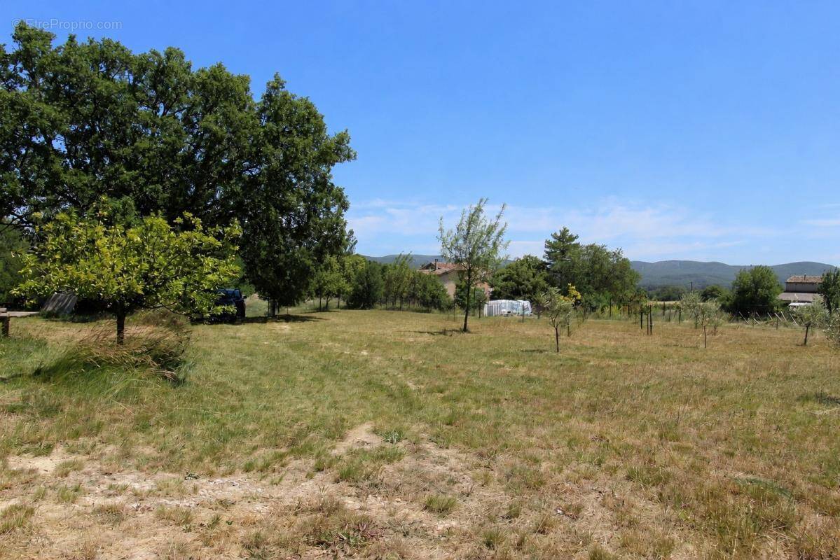 Terrain à SAINT-VICTOR-DE-MALCAP