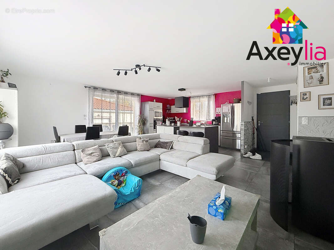 A vendre - noailly - maison de plain-pied et de 2020 avec cinq chambres, garage et terrain - photo 7