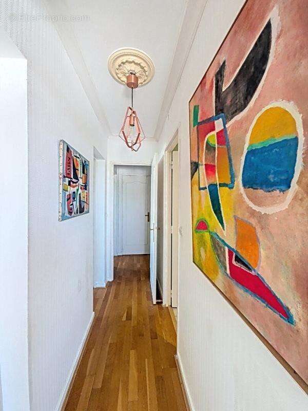 Appartement lumineux de 88 m² avec balcon, ascenseur et vue dégagée - photo 7