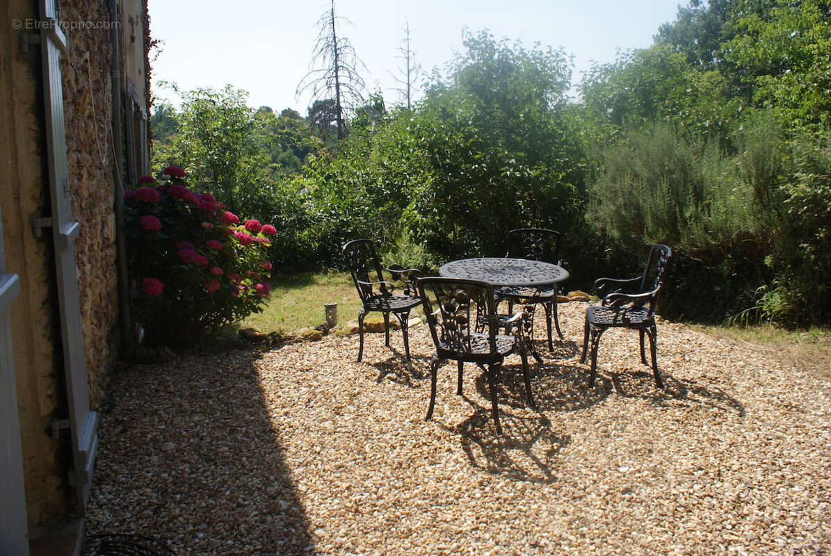 A VOIR. Belle maison en pierre de 4 chambres avec dépendances et vues sur terrain d'environ 2811m2 - photo 45