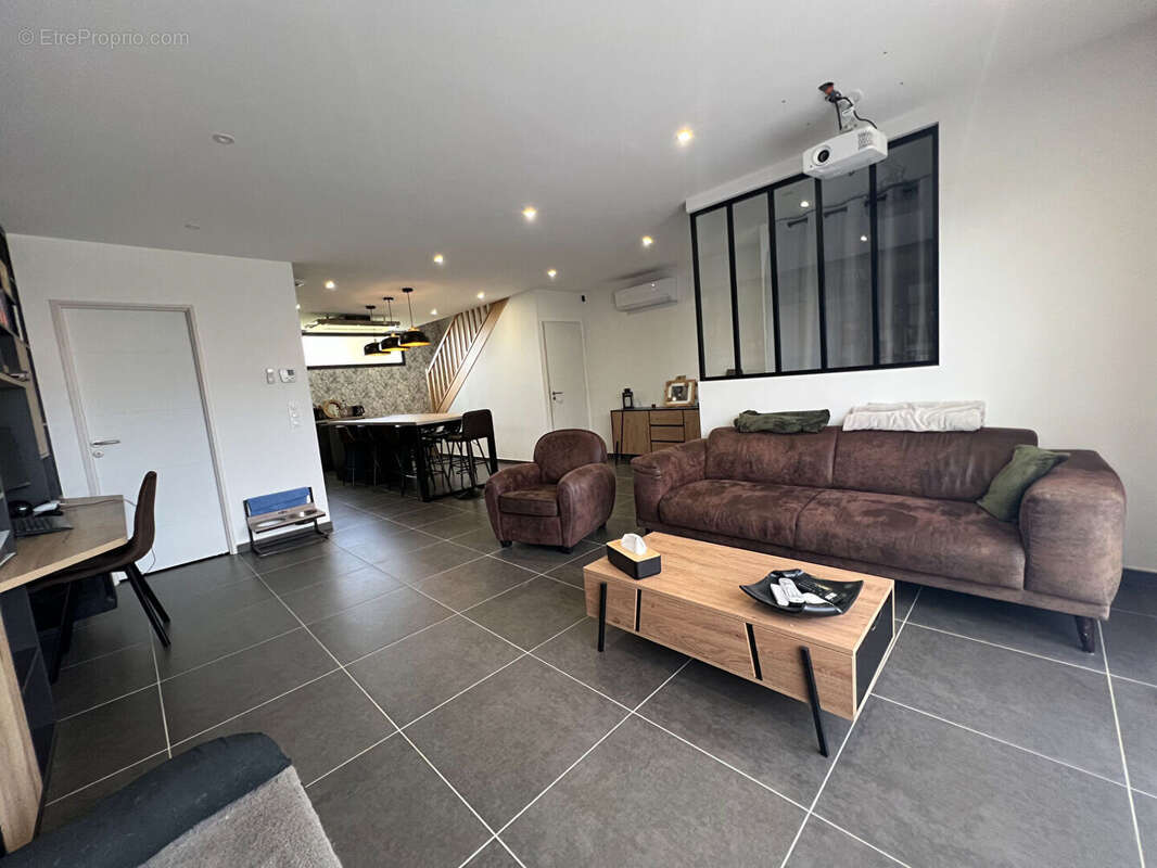 Maison à SAINT-ROMAIN-DE-JALIONAS