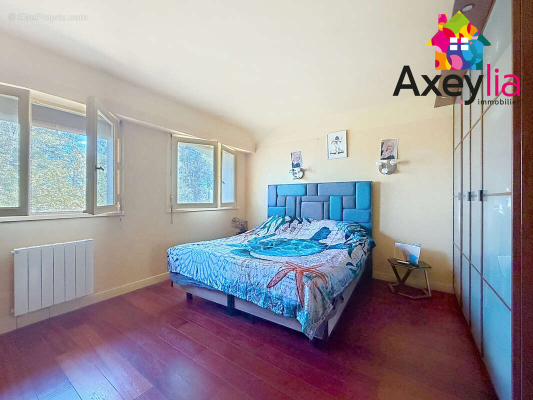 A vendre - commelle-vernay - maison à toit de chaume et semi-enterrée avec quatre chambres, terrain et piscine - photo 10