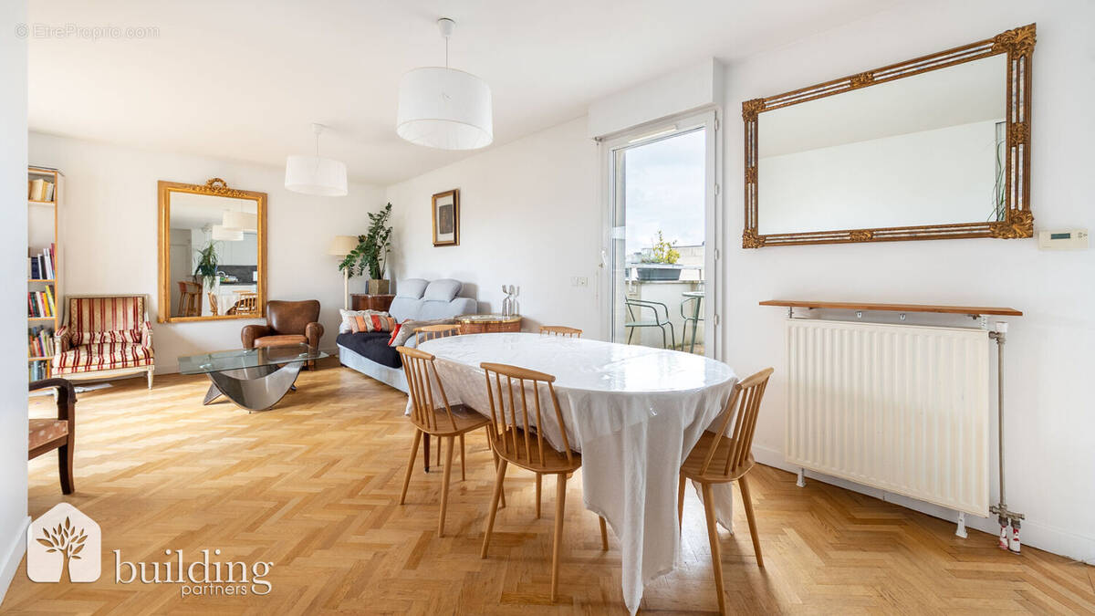 Appartement à COURBEVOIE