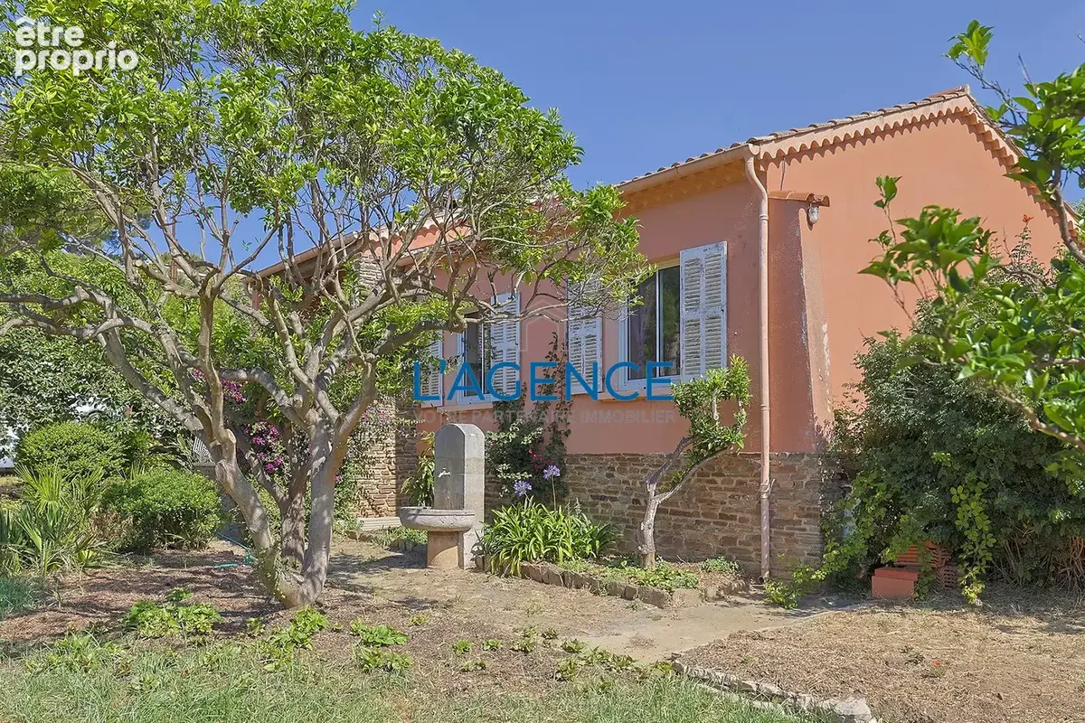 PROPRIETE GIENS 5000m2 deux maisons à 250m2 de la mer - photo 8