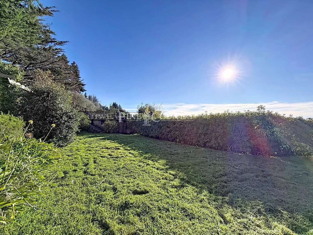 Maison à SAINT-CEZAIRE-SUR-SIAGNE