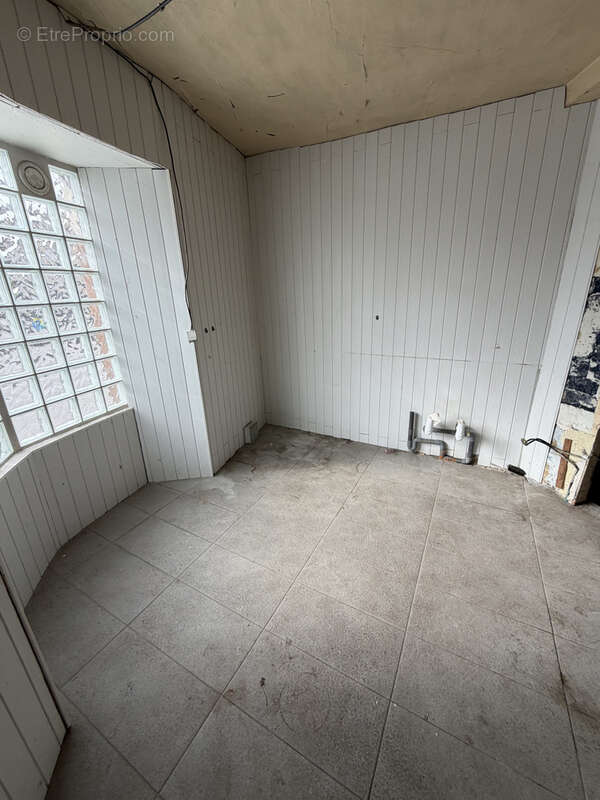 En exclusivité, murs commerciaux  d'une bâtisse de 396 m2 environ (ancien Bar-restaurant + logement) 38510 - photo 6