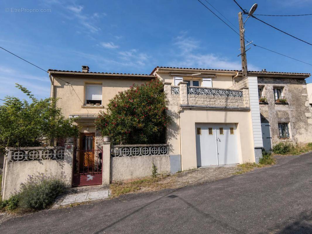 Maison à CHAMPNIERS