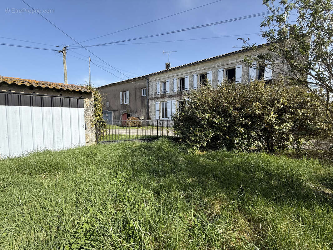 Maison à CHENAC-SAINT-SEURIN-D'UZET