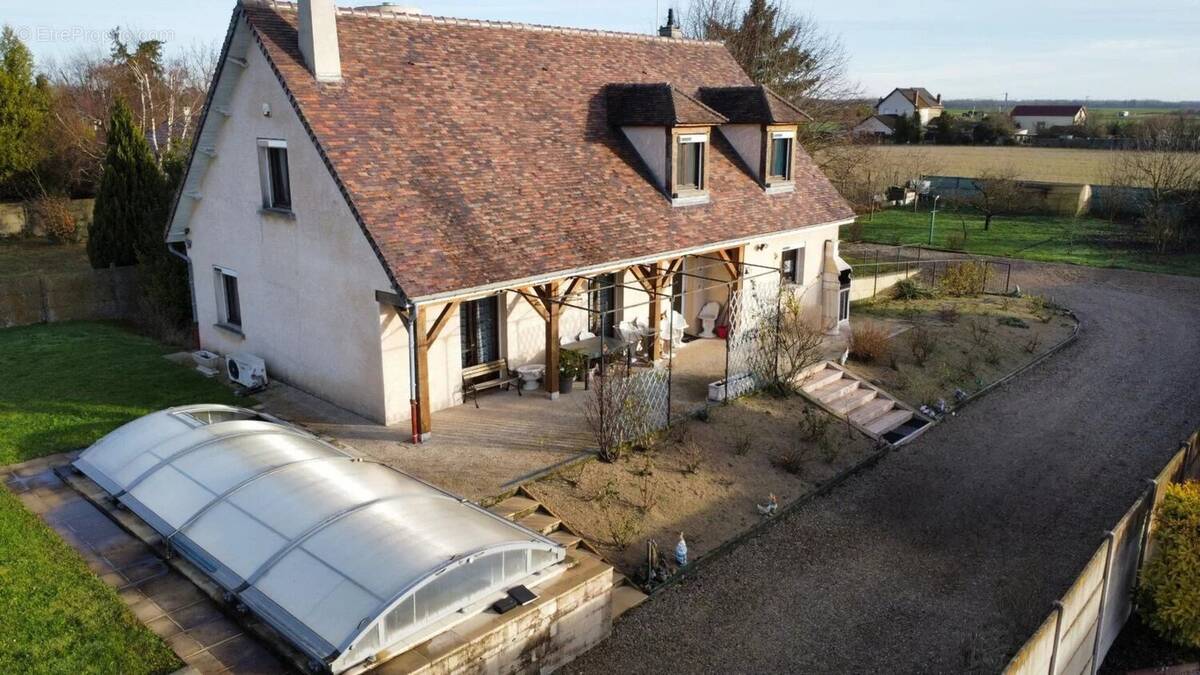 Maison à MAIZIERES-LA-GRANDE-PAROISSE