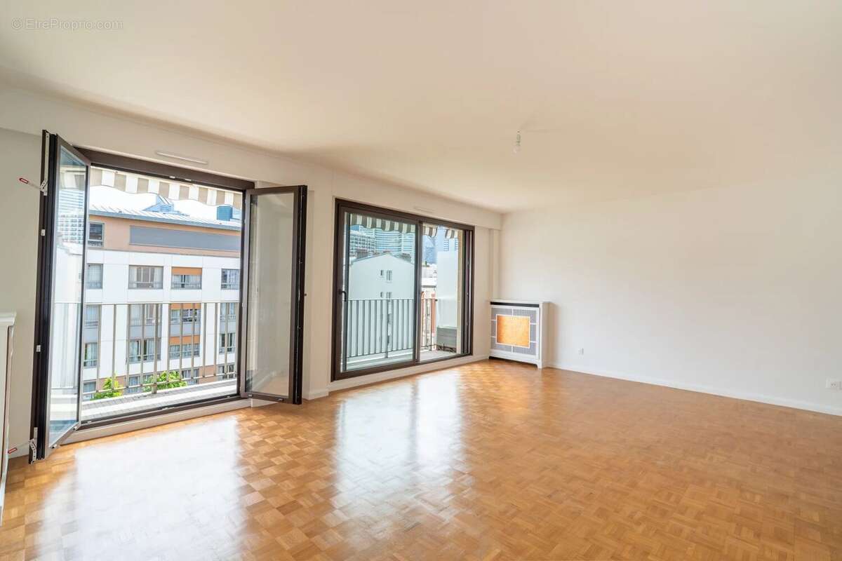 Appartement à COURBEVOIE