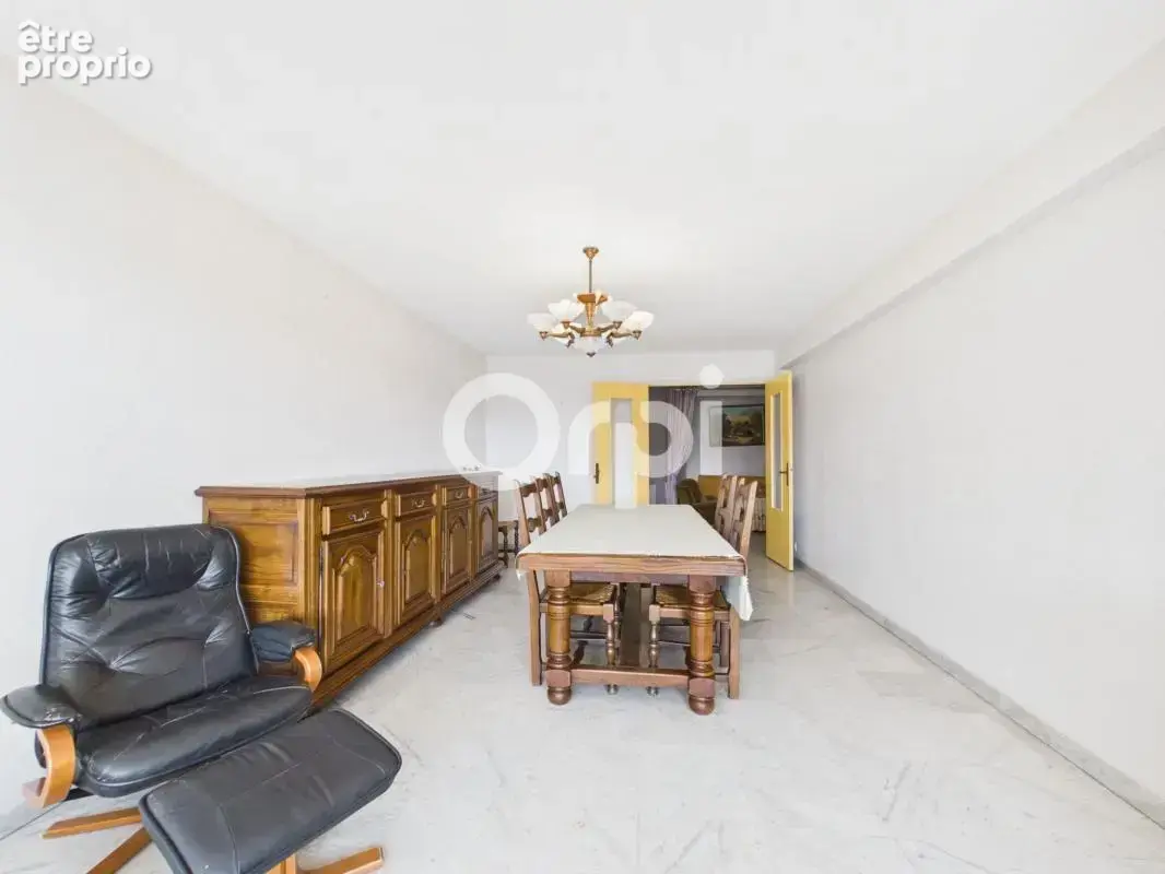 Appartement t3 - 86m2 - stationnement/ cave - centre ville - traversant - dernier étage - photo 3