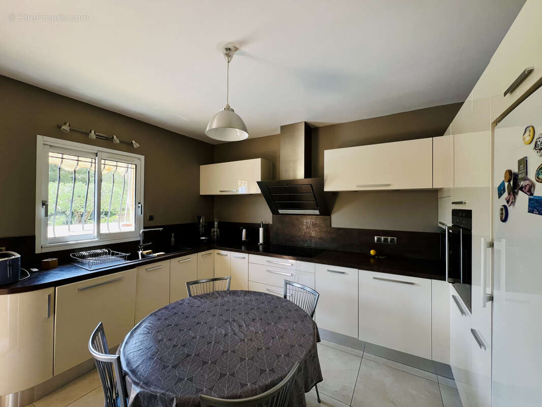 Maison à SAINT-LAURENT-DU-VAR