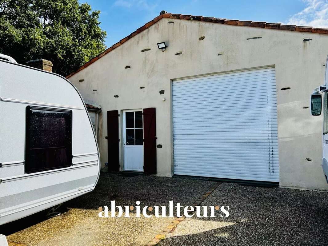 Maison à SAINT-HILAIRE-DE-CHALEONS