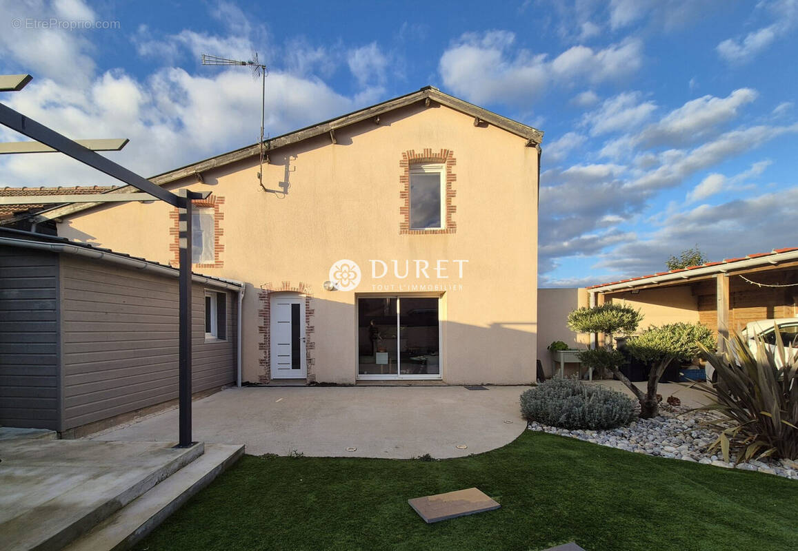 Maison à MONTREVAULT