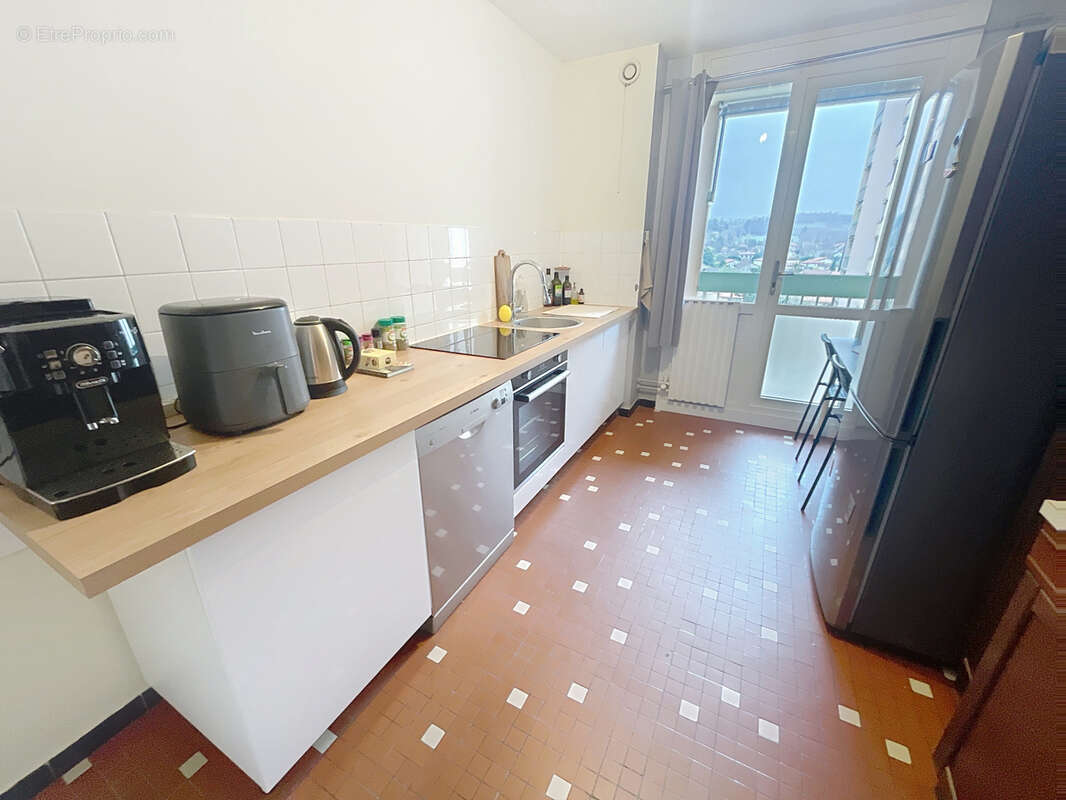 Appartement à SAINT-GENIS-LAVAL