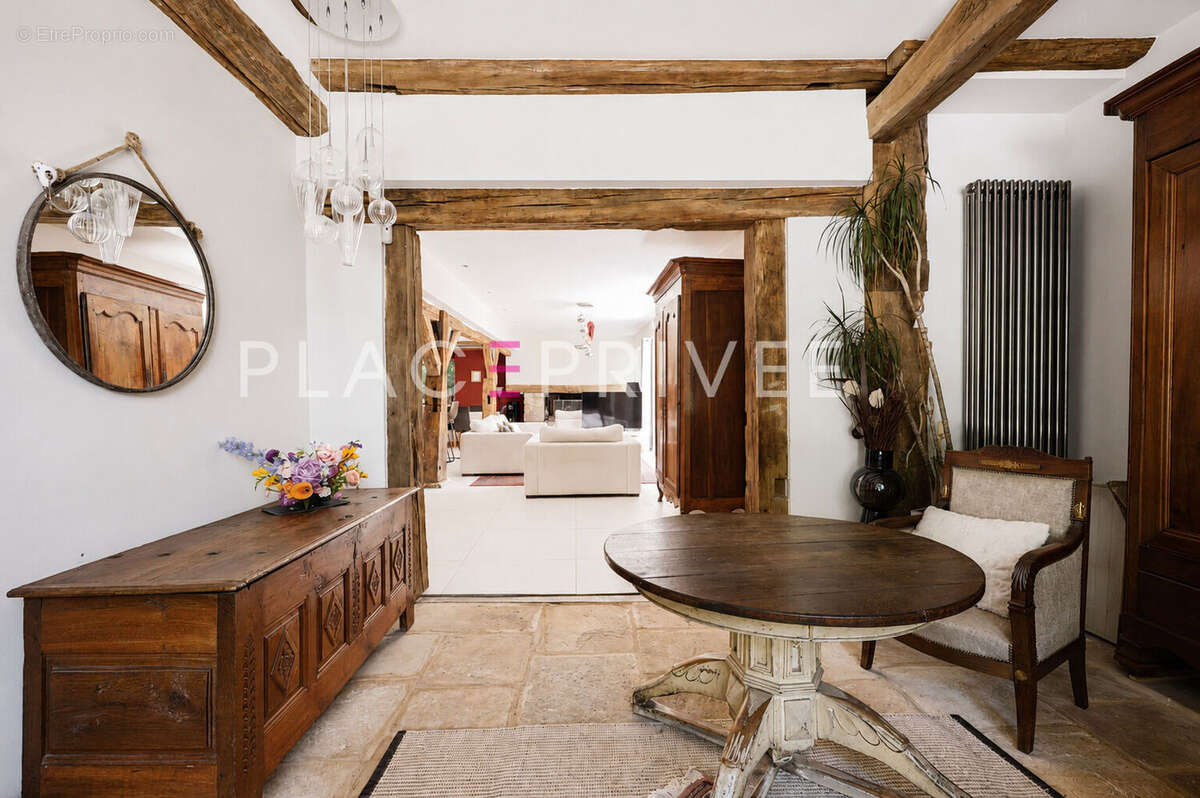 Maison de caractère avec piscine et dépendances - photo 5