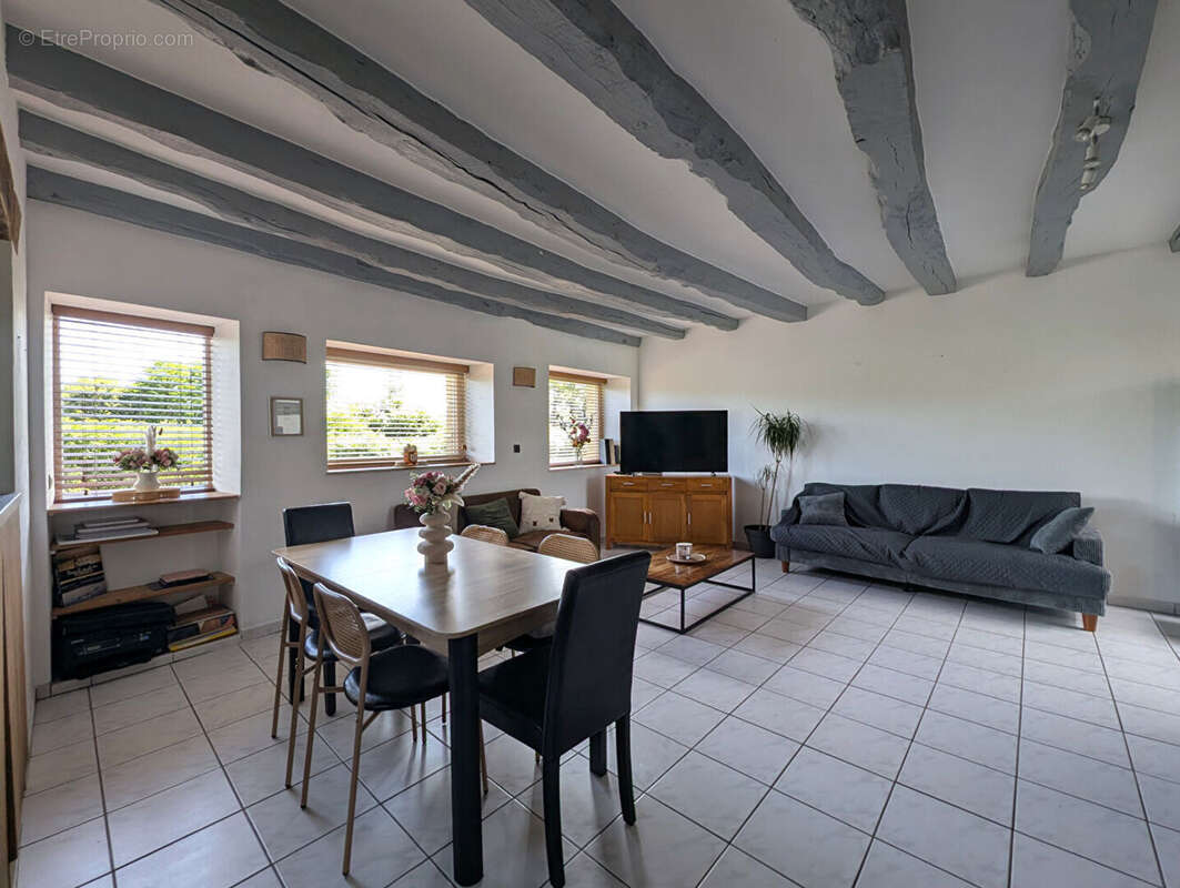 Maison à BAGUER-MORVAN