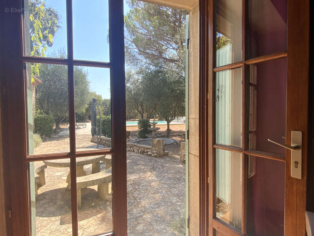 Exclusif,dans un village recherché, maison en pierre avec appartement indépendant sur un terrain de 2167 m2 et - photo 6