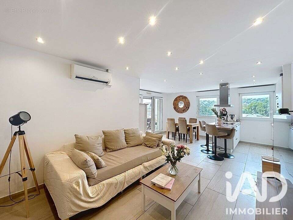 Appartement 72 m² à Antibes  - photo 2