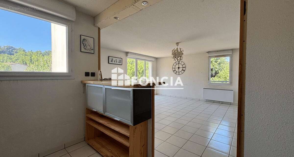 À vendre, bel appartement T3 de 67 m² situé au 2ᵉ étage d'une résidence récente avec piscine - photo 2